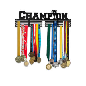 Champion-tekstillä varustettu jättikokoinen mitalihenkari, 40 cm leveä.